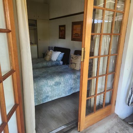 Beit Shalom Before Known As Best Little Guesthouse Oudtshoorn Bagian luar foto