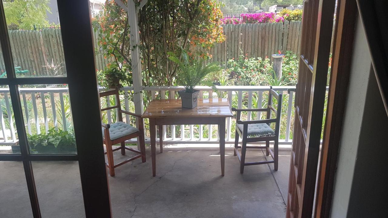 Beit Shalom Before Known As Best Little Guesthouse Oudtshoorn Bagian luar foto