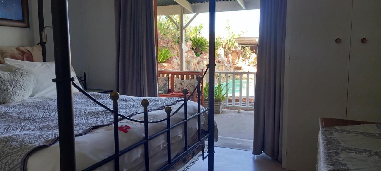 Beit Shalom Before Known As Best Little Guesthouse Oudtshoorn Bagian luar foto