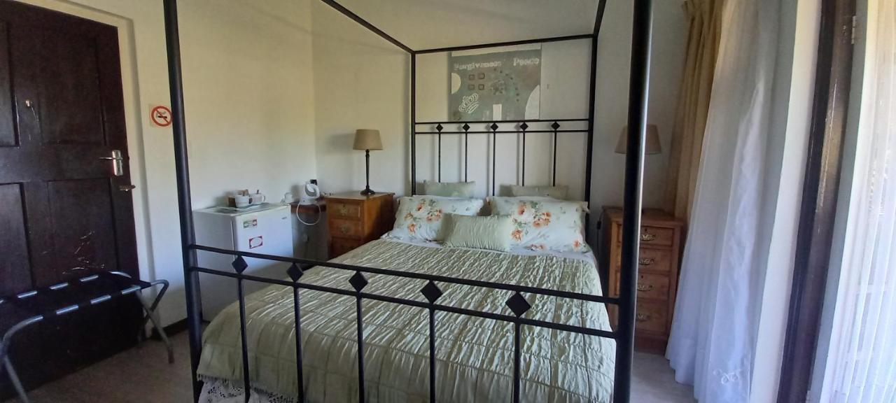 Beit Shalom Before Known As Best Little Guesthouse Oudtshoorn Bagian luar foto