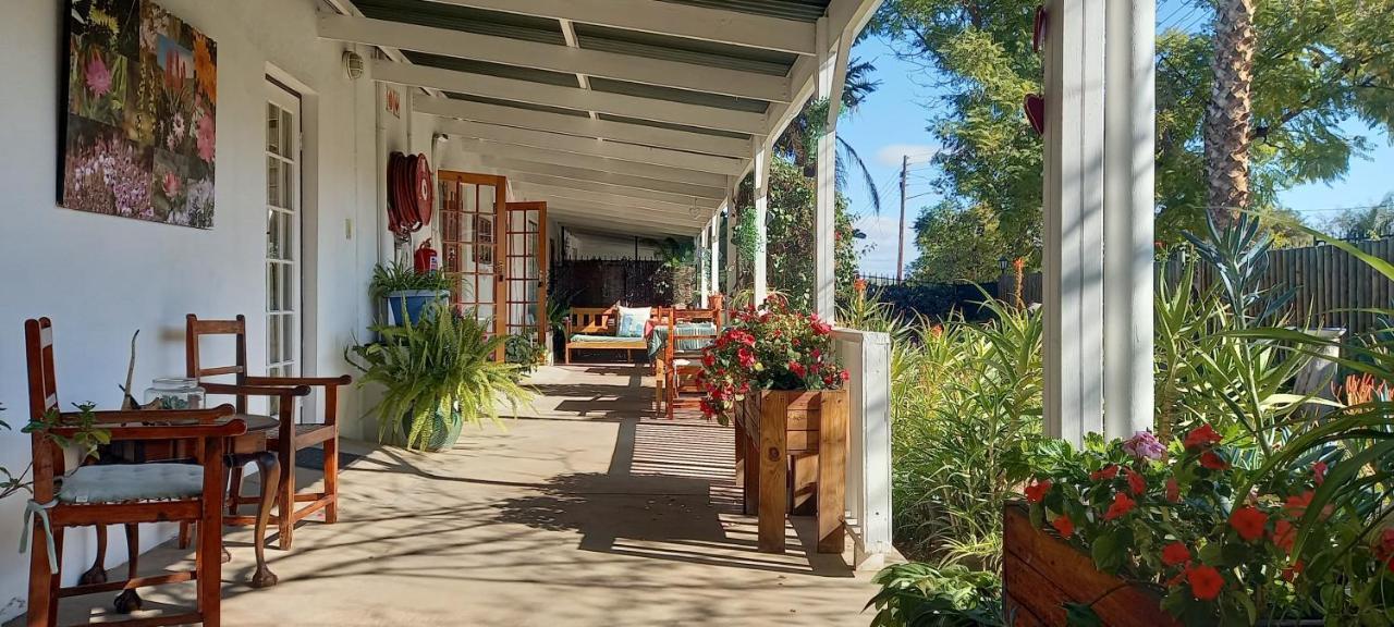 Beit Shalom Before Known As Best Little Guesthouse Oudtshoorn Bagian luar foto