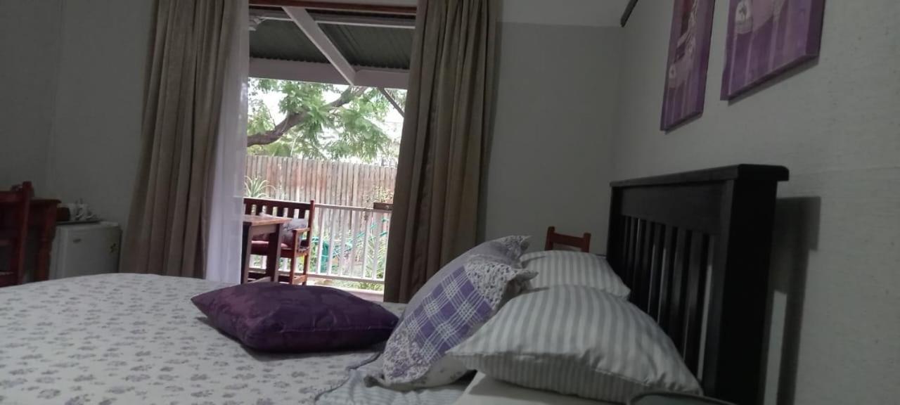 Beit Shalom Before Known As Best Little Guesthouse Oudtshoorn Bagian luar foto