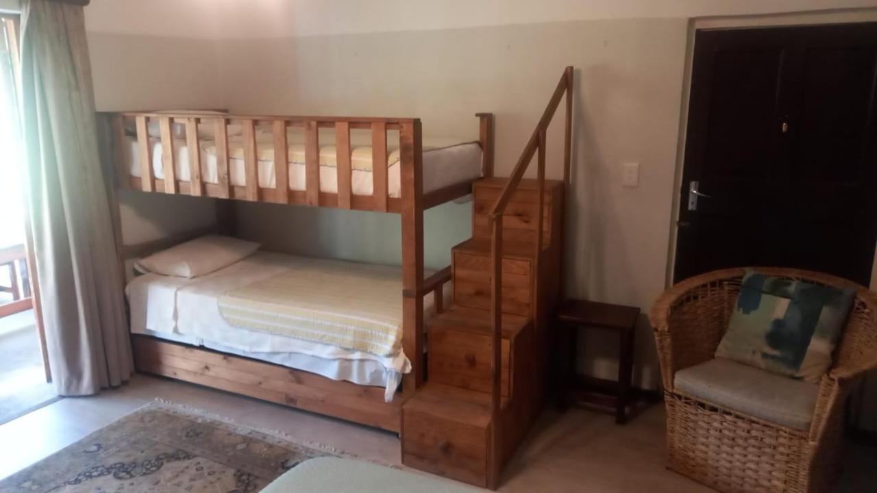 Beit Shalom Before Known As Best Little Guesthouse Oudtshoorn Bagian luar foto