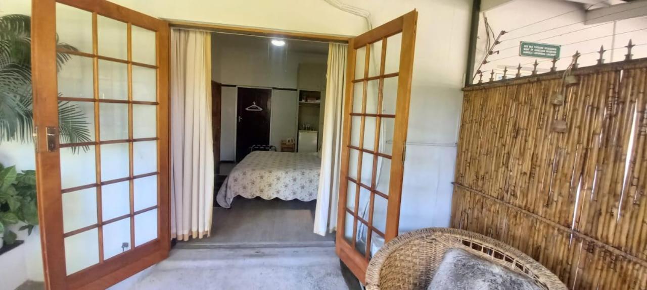 Beit Shalom Before Known As Best Little Guesthouse Oudtshoorn Bagian luar foto
