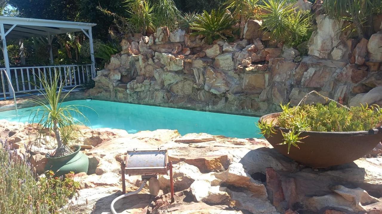 Beit Shalom Before Known As Best Little Guesthouse Oudtshoorn Bagian luar foto