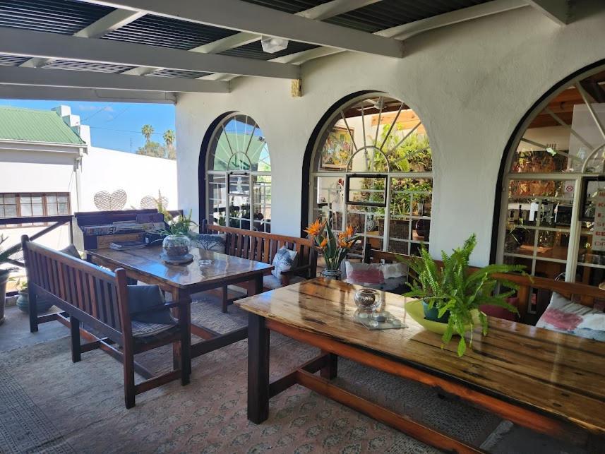 Beit Shalom Before Known As Best Little Guesthouse Oudtshoorn Bagian luar foto