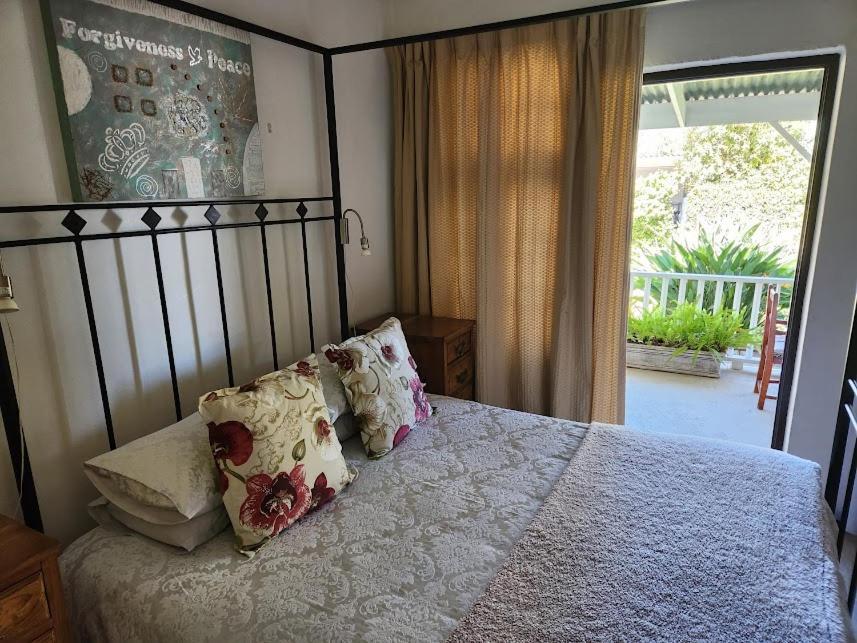Beit Shalom Before Known As Best Little Guesthouse Oudtshoorn Bagian luar foto