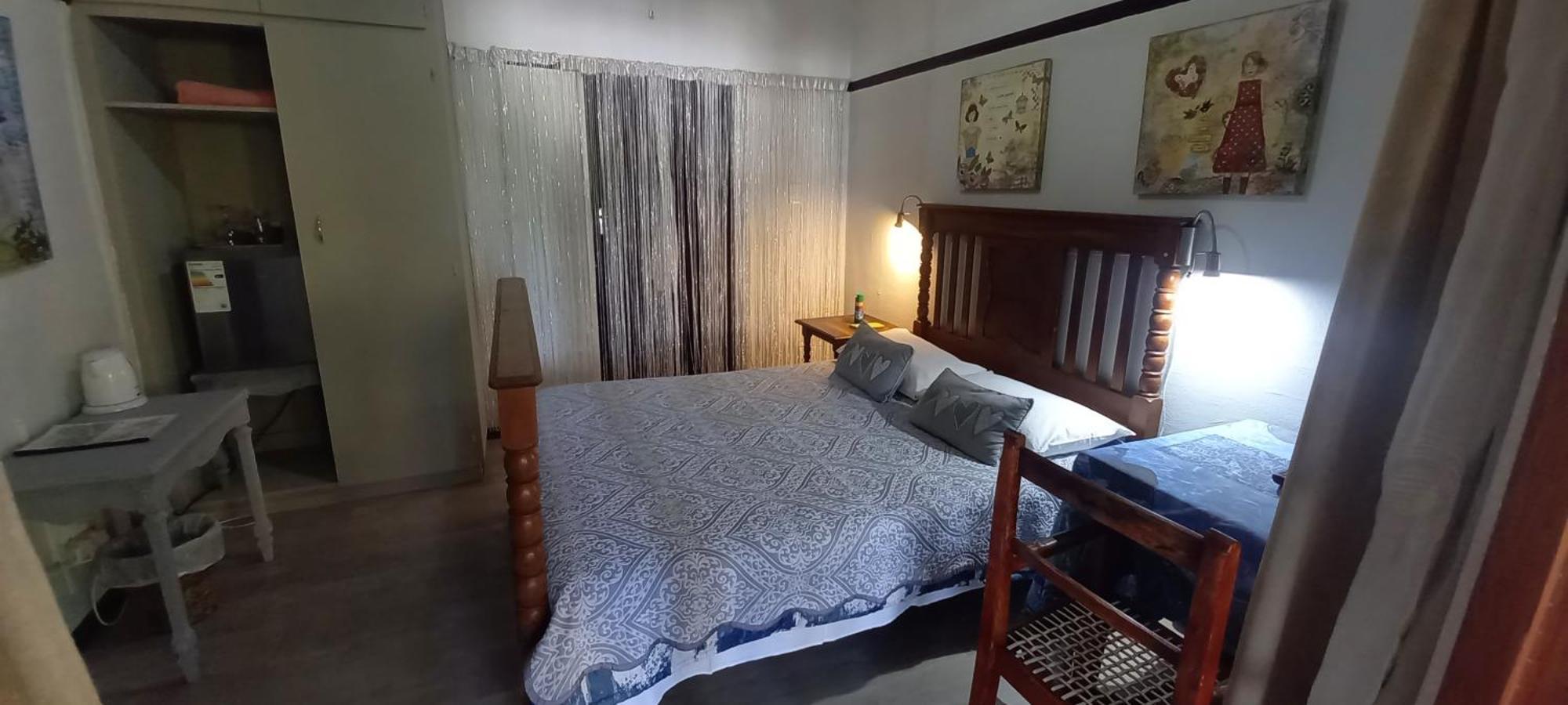 Beit Shalom Before Known As Best Little Guesthouse Oudtshoorn Bagian luar foto